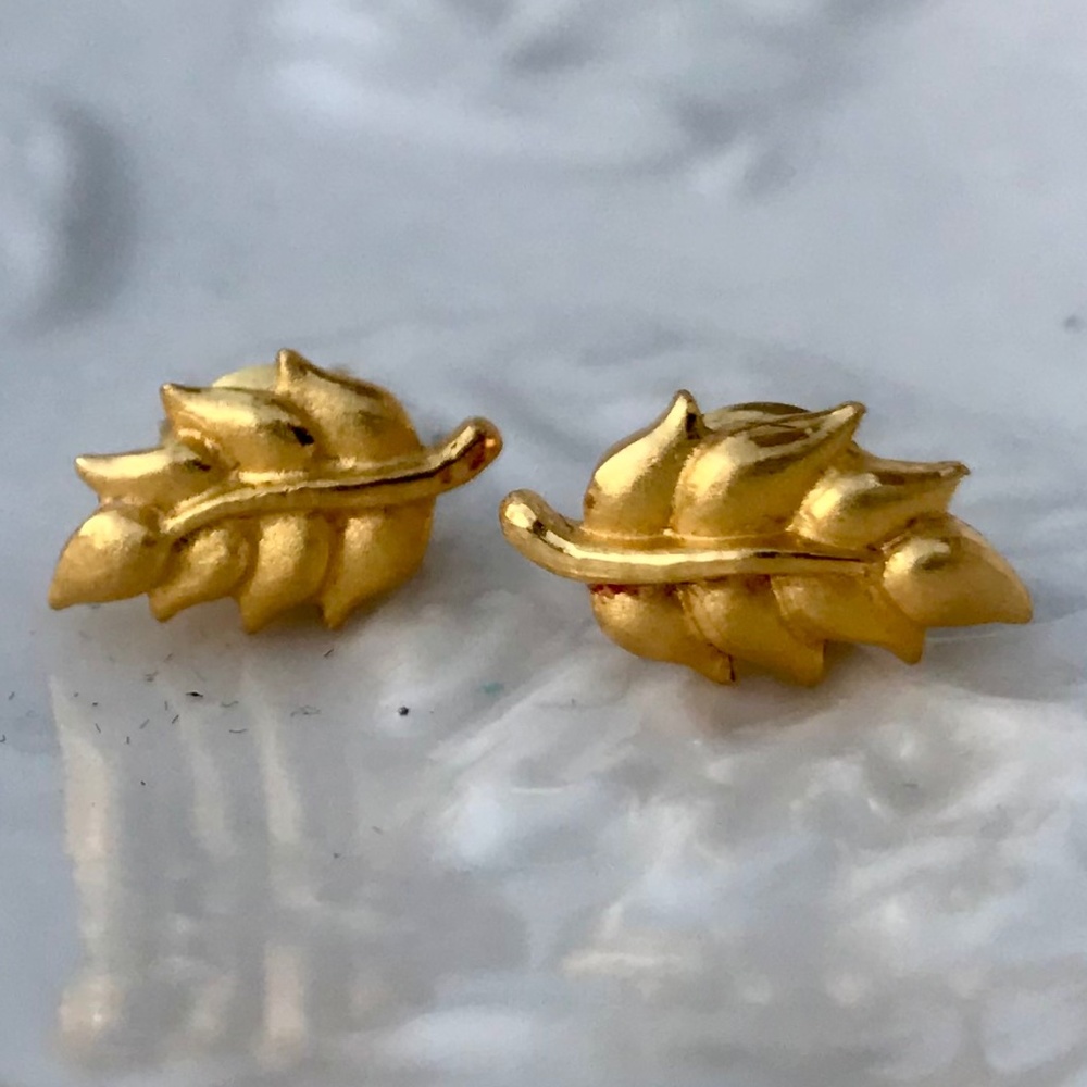 24K Gold (999.9 pure gold) Leaf Post Earrings
